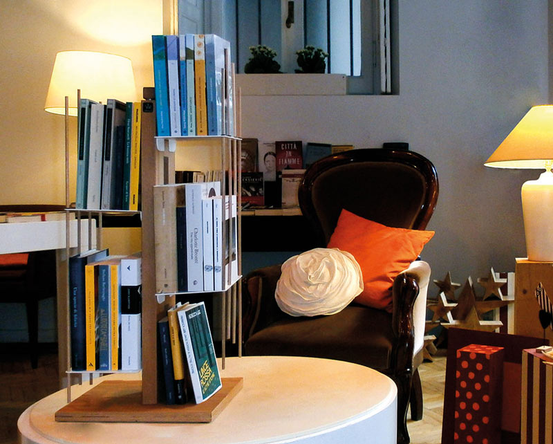 zia veronica libreria da tavolo h 60 centimetri in legno faggio naturale design
