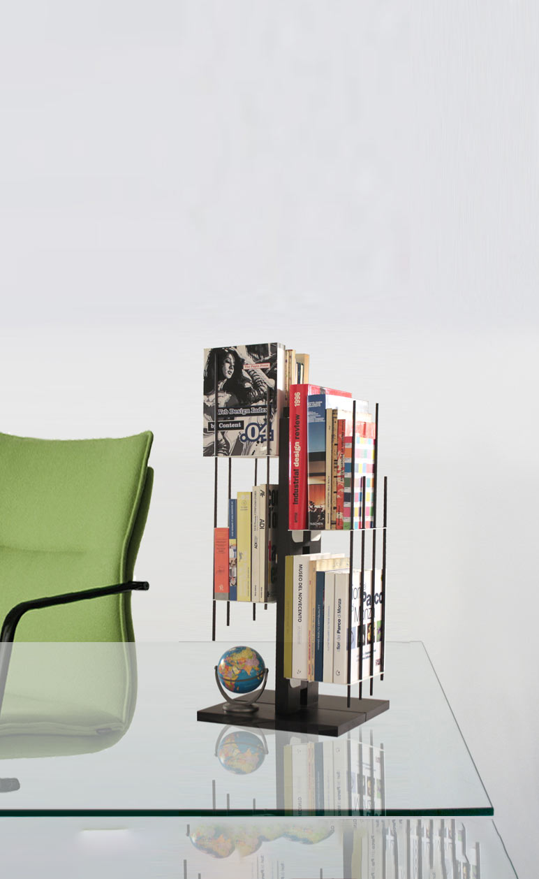 Libreria da tavolo self standing in faggio tinto nero zia Veronica desgn italiano