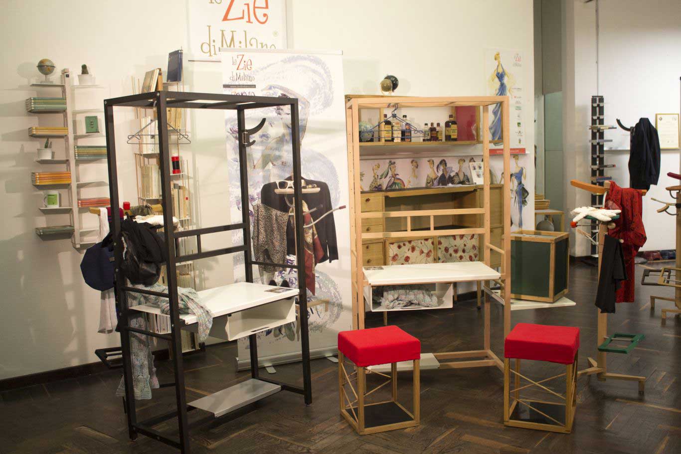 Open colset Zia Nirvana, servomuto Zia Zombie, moduli torre Zia Babele, libreria Zia Ortensia durante lo spettacolo "XX" ospitato da Le Zie di Milano