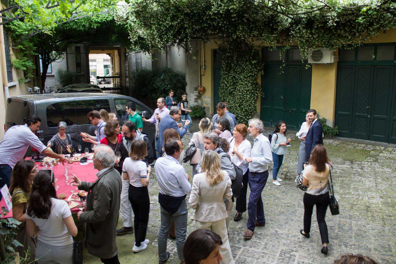 Rinfresco organizzato dall'Agricola San Matteo e l'agriturismo Ca' De Figo per lo spettacolo "XX" ospitato da Le Zie di Milano