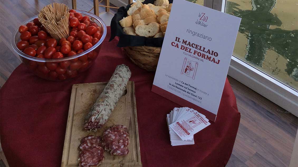 Le Zie di Milano arredano delle chiatte sul naviglio della Regione Lombardia durante il Fuorisalone 2014, e ringraziano il macellaio Ca del Formaj