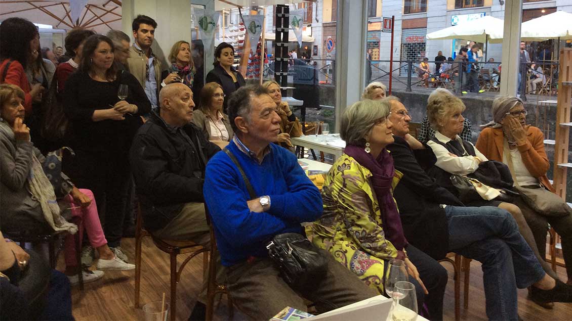 Le Zie di Milano arredano delle chiatte sul naviglio della Regione Lombardia durante il Fuorisalone 2014