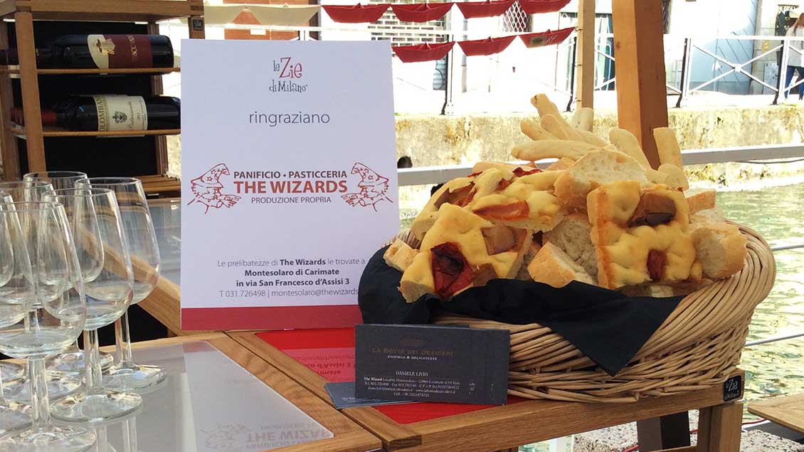 Le Zie di Milano arredano delle chiatte sul naviglio della Regione Lombardia durante il Fuorisalone 2014, e ringraziano il panificio pasticceria The Wizards