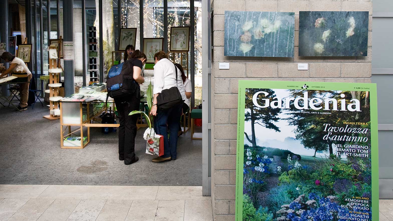 Castello Zia Babele e portapiante Zia Flora, Le Zie di Milano allestiscono uno stand per Gardenia a Villa Erba 