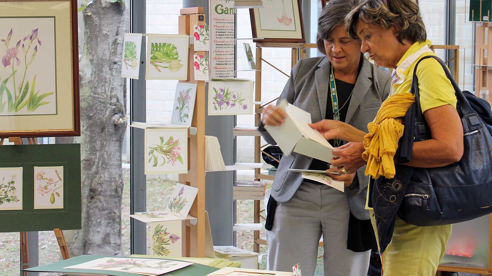Castello Zia Babele e portapiante Zia Flora, Le Zie di Milano allestiscono uno stand per Gardenia a Villa Erba 