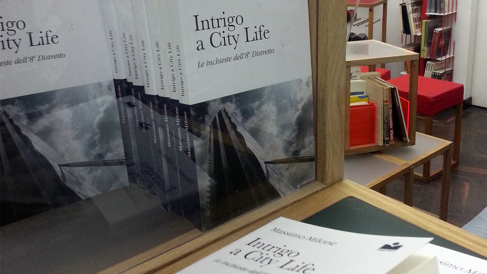 Presentazione del libro "Intrigo a City Life. Le inchieste dell'8° Distretto" di Massimo Milone ospitata da Le Zie di Milano