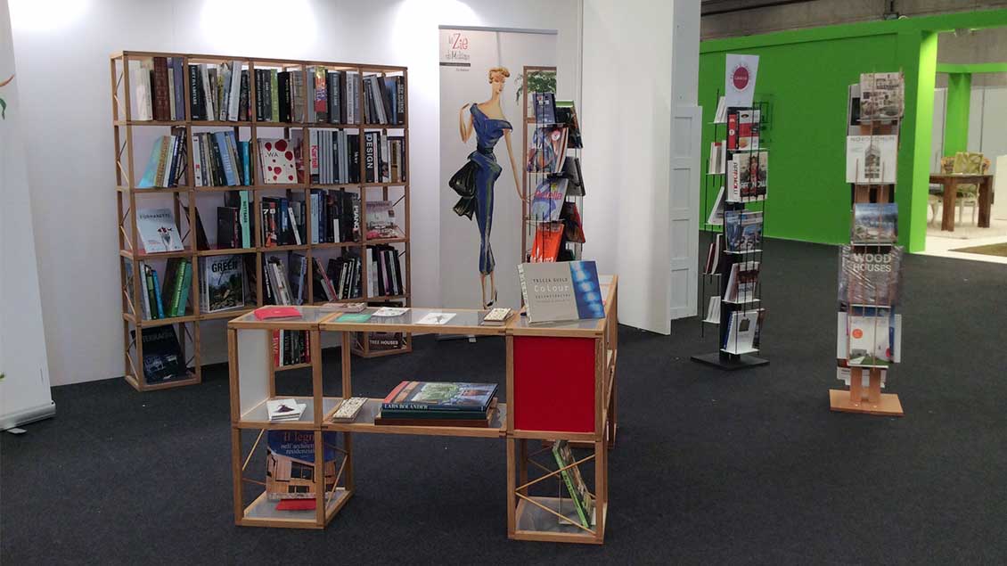 Castello Zia Babele e libreria verticale Zia Veronica al Centro espositivo Lario Fiere