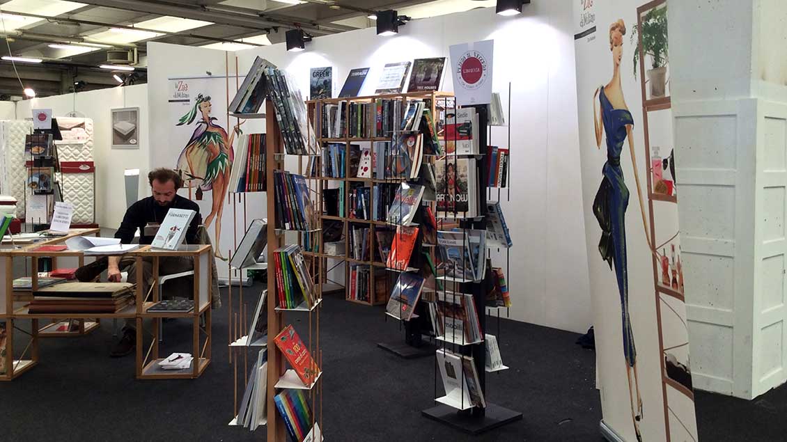 Castello Zia Babele e libreria verticale Zia Veronica al Centro espositivo Lario Fiere